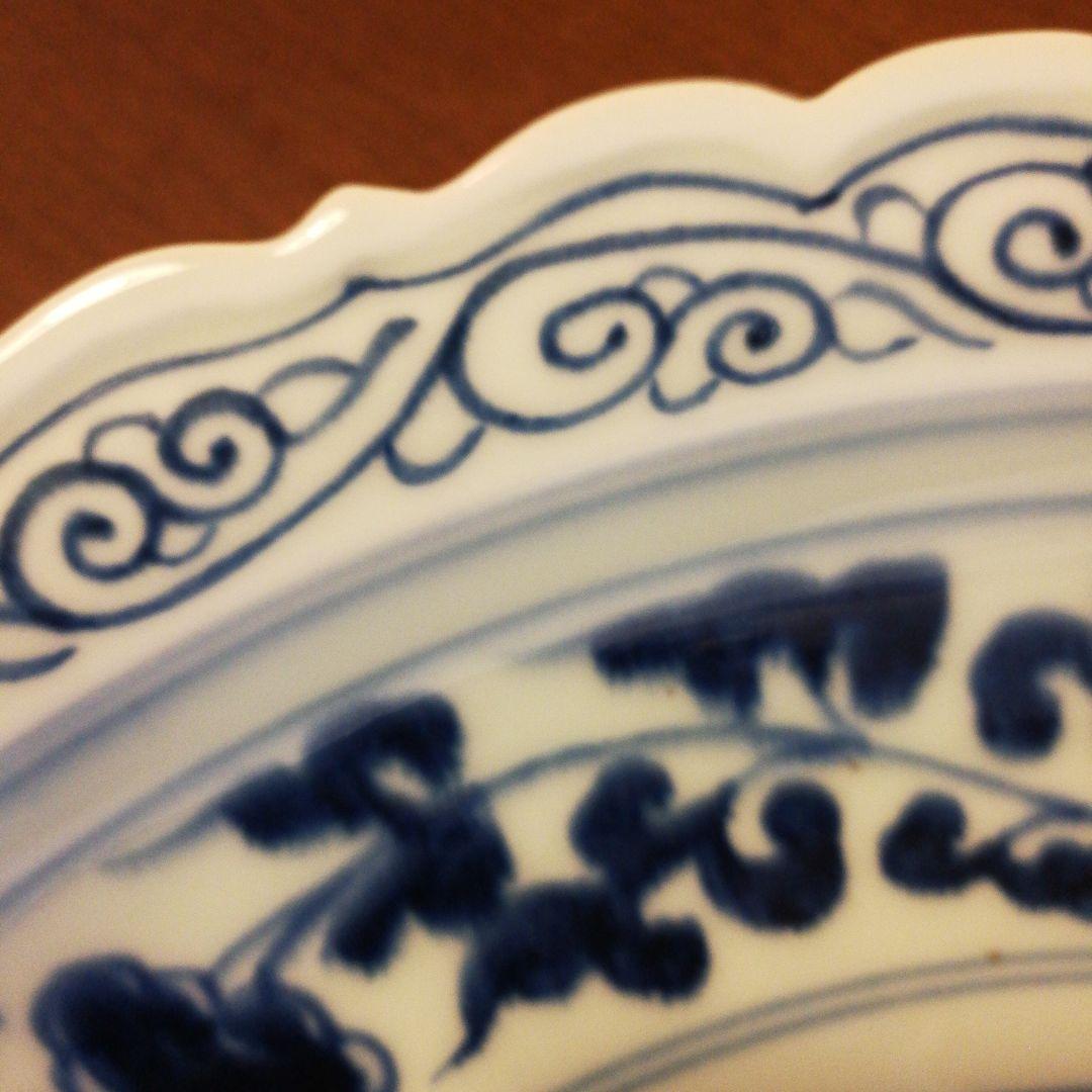 大皿　青い染付が特徴的な陶器の皿