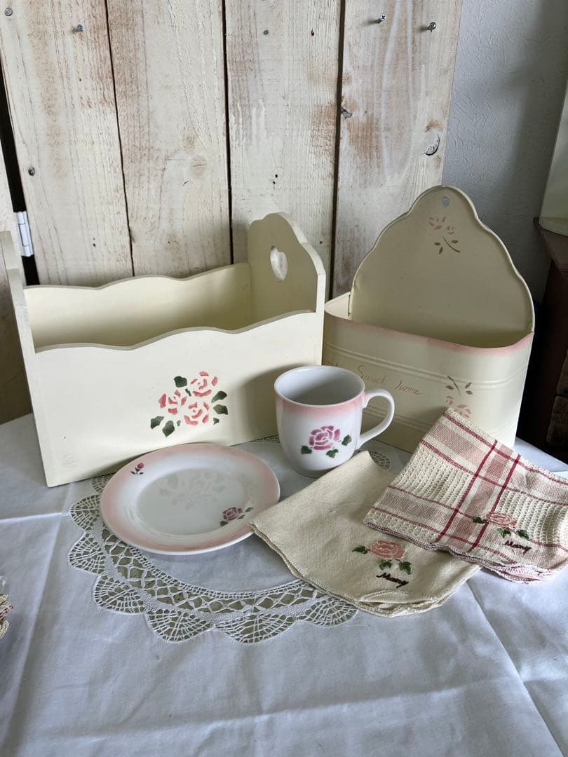 マニー福袋B 木製収納BOXとマニーローズマグプレート食器とティンアルメット缶