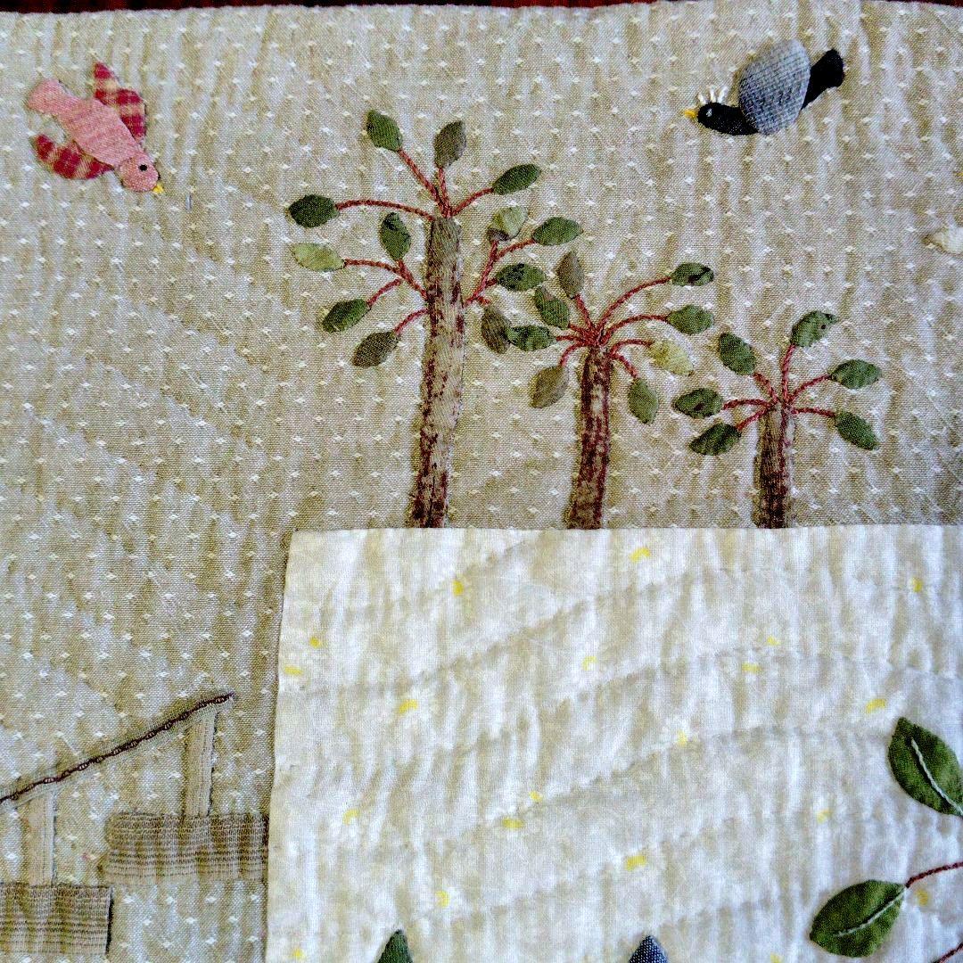 ハウスのパッチワークタペストリー【73】ミステリーキルト①③