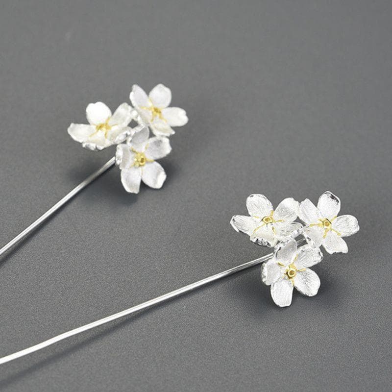 ワスレナグサのピアス - 耳を華やかさを添える　R418