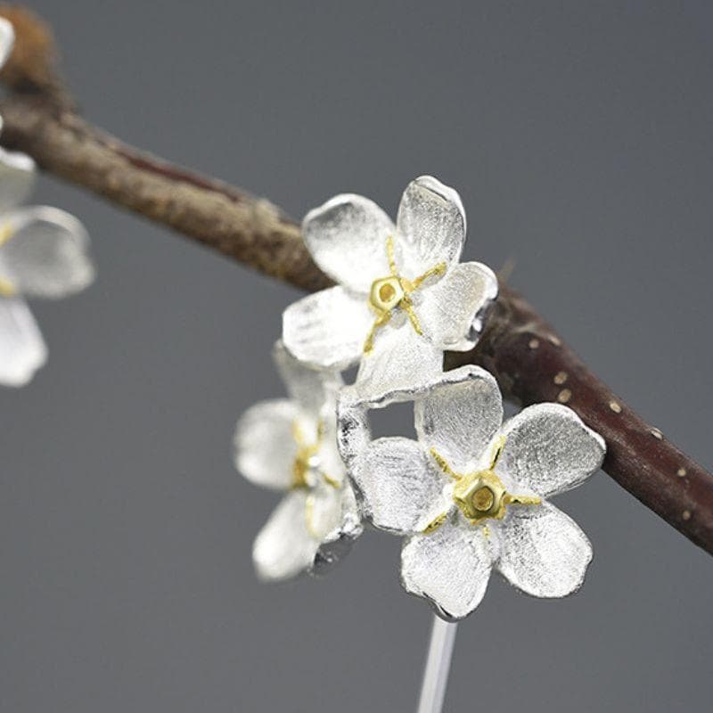ワスレナグサのピアス - 耳を華やかさを添える　R418