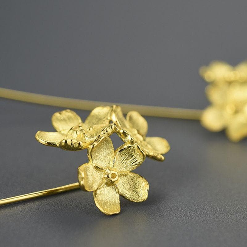 ワスレナグサのピアス - 耳を華やかさを添える　R418