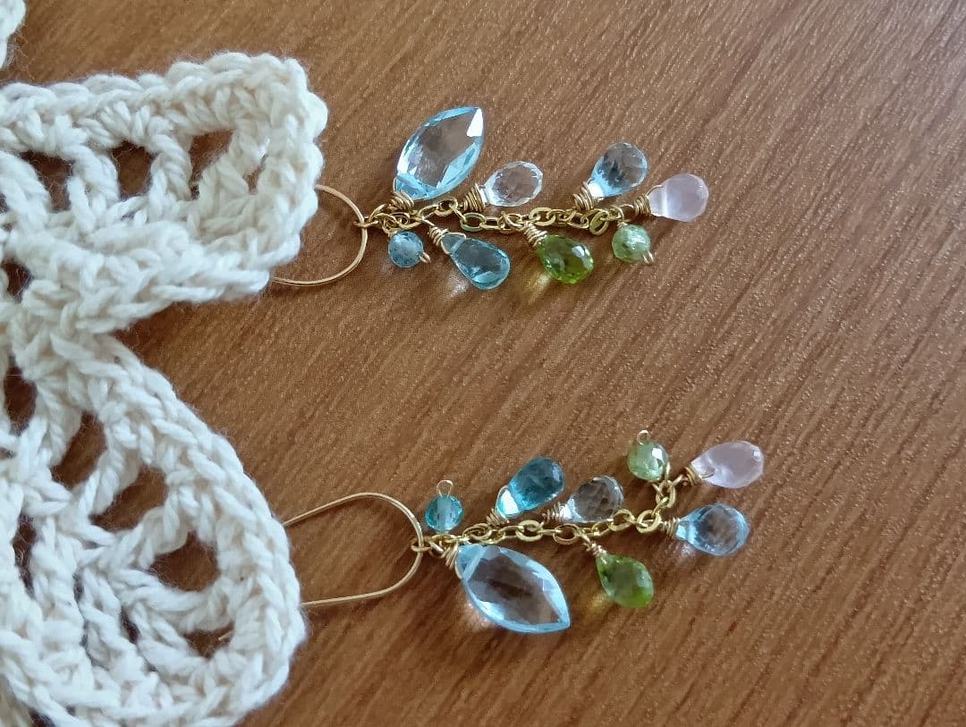 セール460 14kgf宝石質ブルートパーズと小粒ブリオレットのチャーム