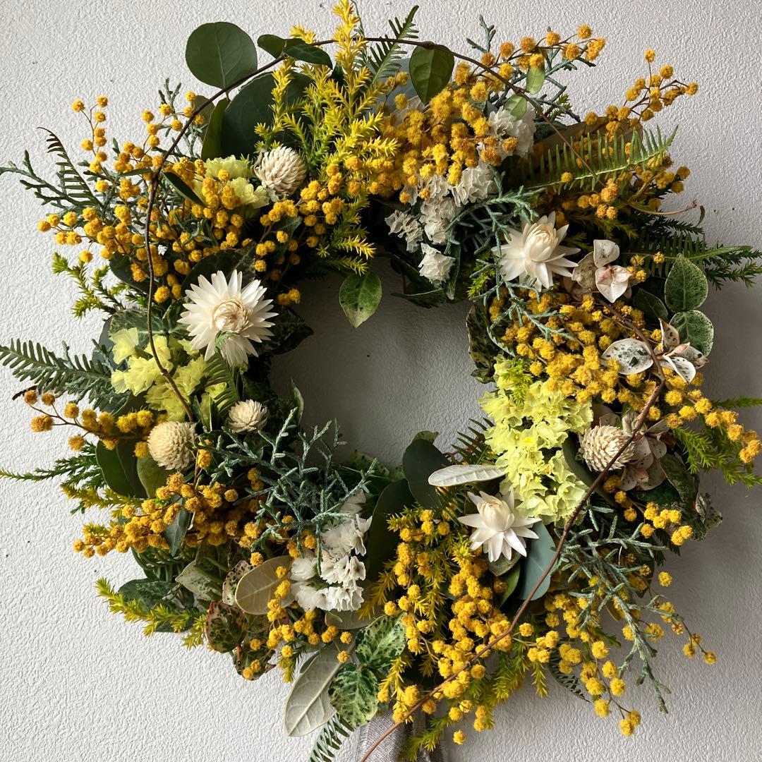 ミランドールミモザとスターチスのイエローホワイトリース　春　貝細工　千日紅