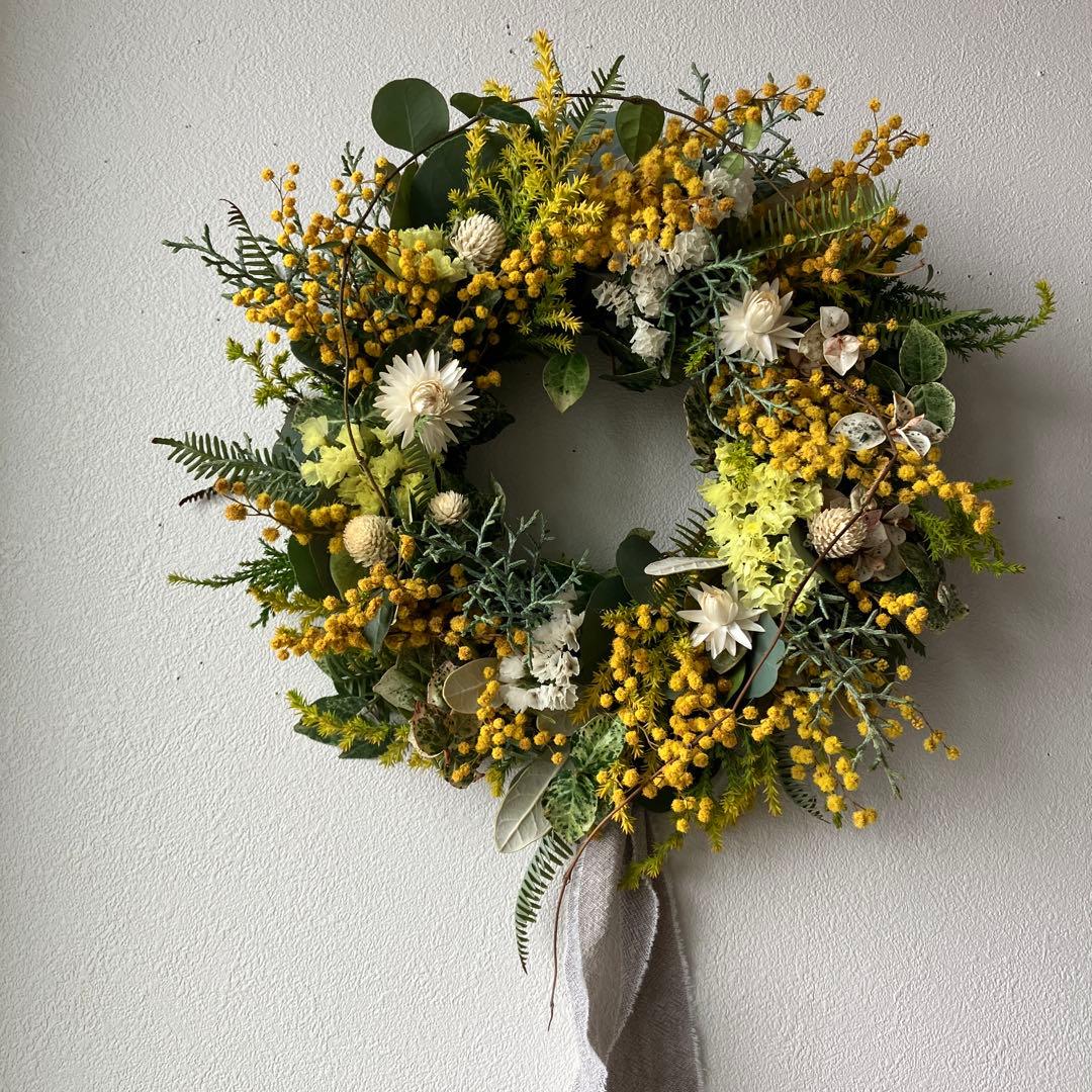 ミランドールミモザとスターチスのイエローホワイトリース　春　貝細工　千日紅