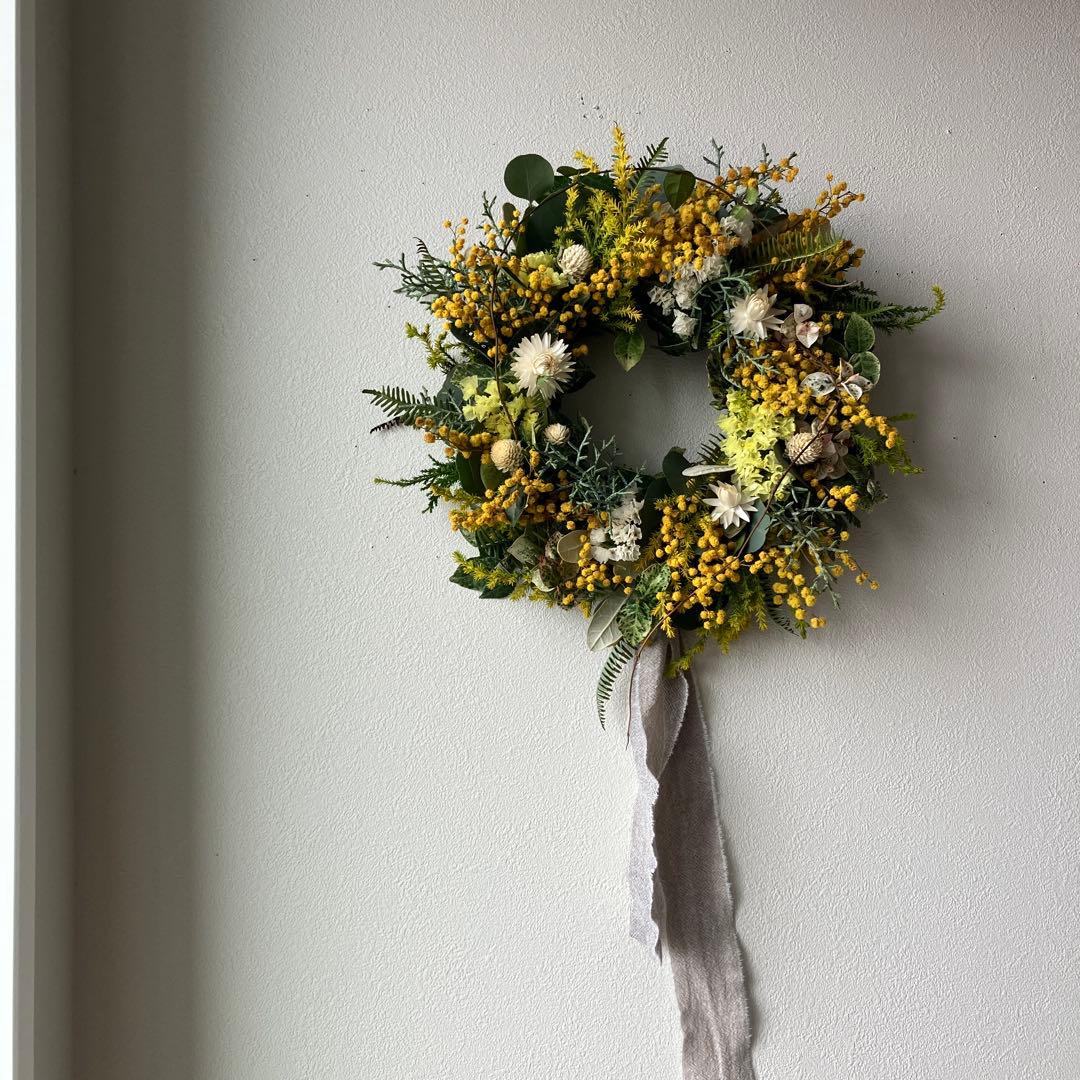 ミランドールミモザとスターチスのイエローホワイトリース　春　貝細工　千日紅