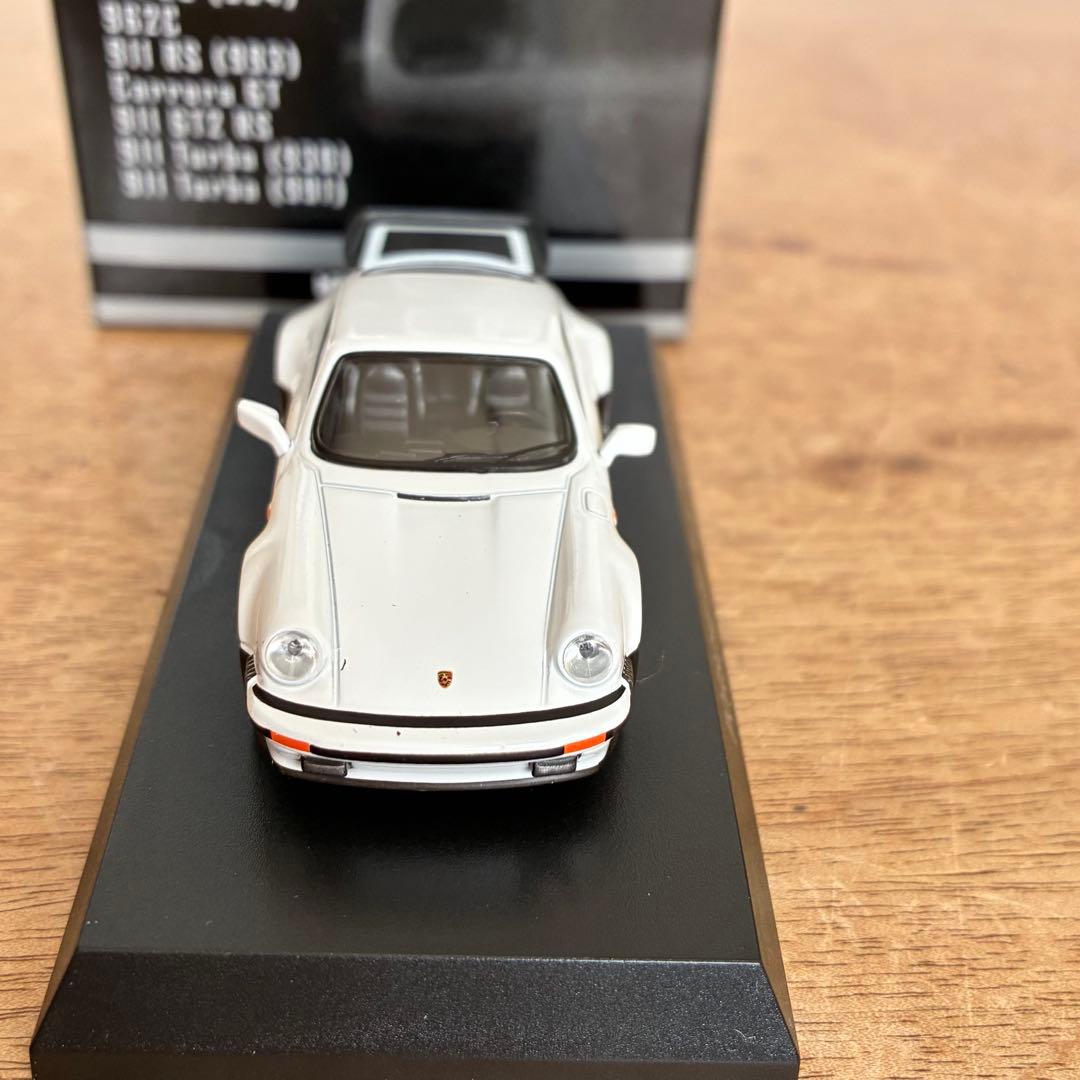 京商64/1ポルシェ911ターボ930箱カード付グランプリホワイト絶版人気