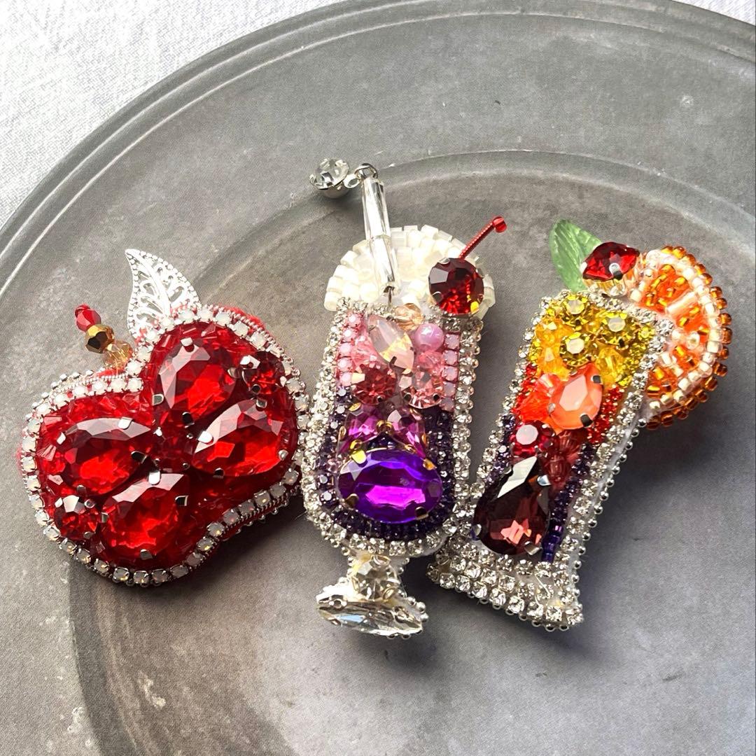 はるちゃん 林檎 クリームソーダ カクテル ビーズ刺繍ブローチ
