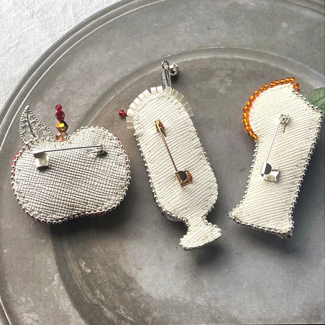 はるちゃん 林檎 クリームソーダ カクテル ビーズ刺繍ブローチ