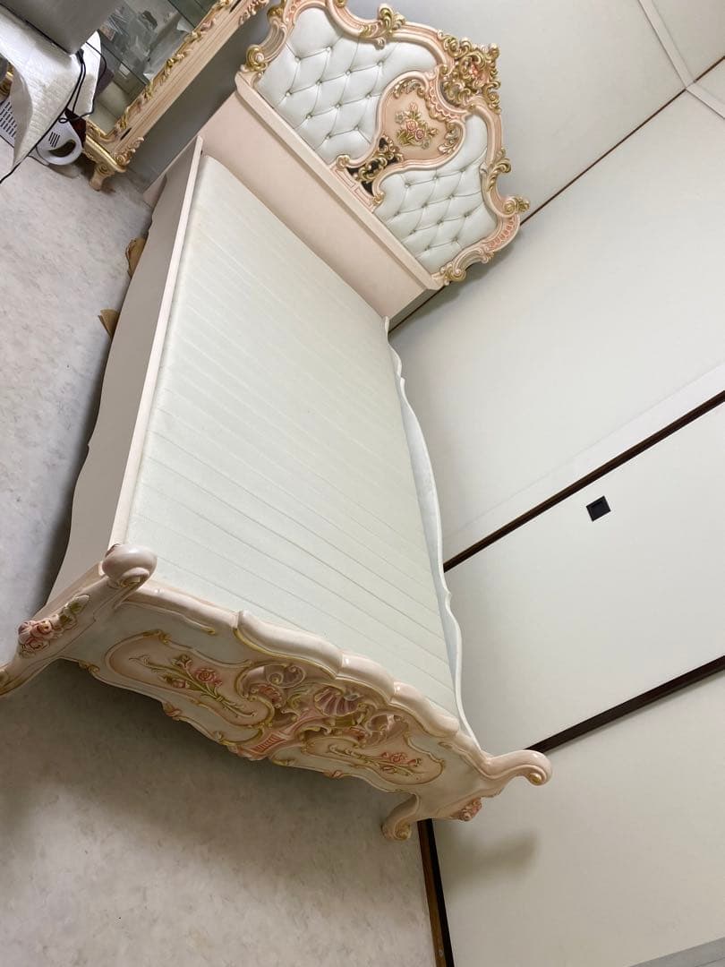 ロココ調　ベッド