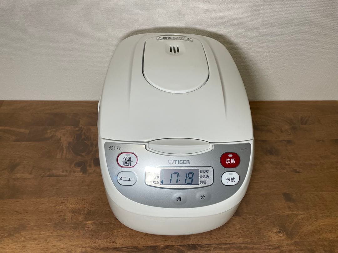 【美品】タイガー マイコン炊飯ジャー （5.5合炊き） JBH-G102W
