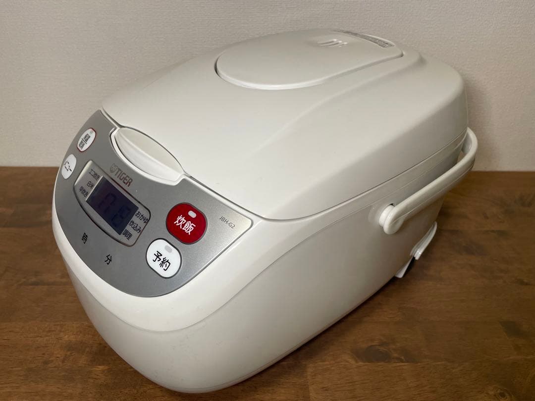 【美品】タイガー マイコン炊飯ジャー （5.5合炊き） JBH-G102W