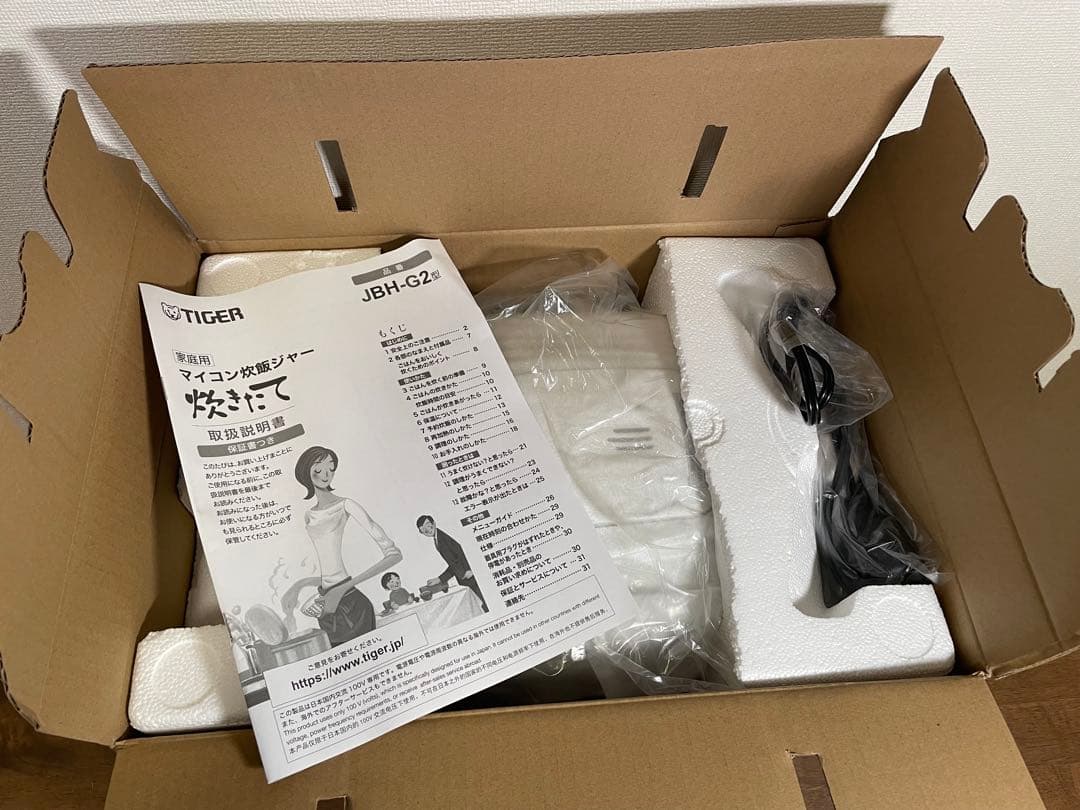 【美品】タイガー マイコン炊飯ジャー （5.5合炊き） JBH-G102W