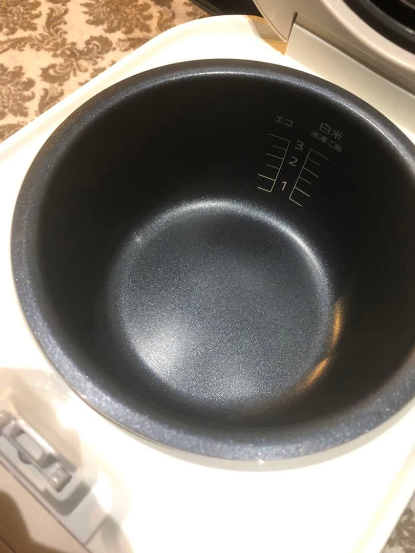 半額以下70%引き　超美品炊飯器　3号炊き
