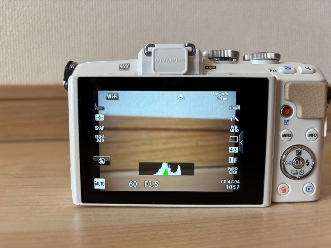 OLYMPUS PEN Lite E-PL7(レンズあり)