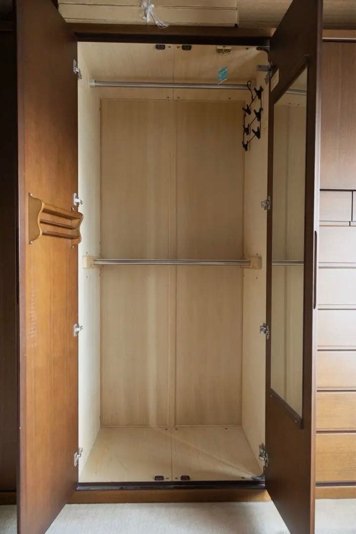 大幅値下げ　 洋服だんす　左