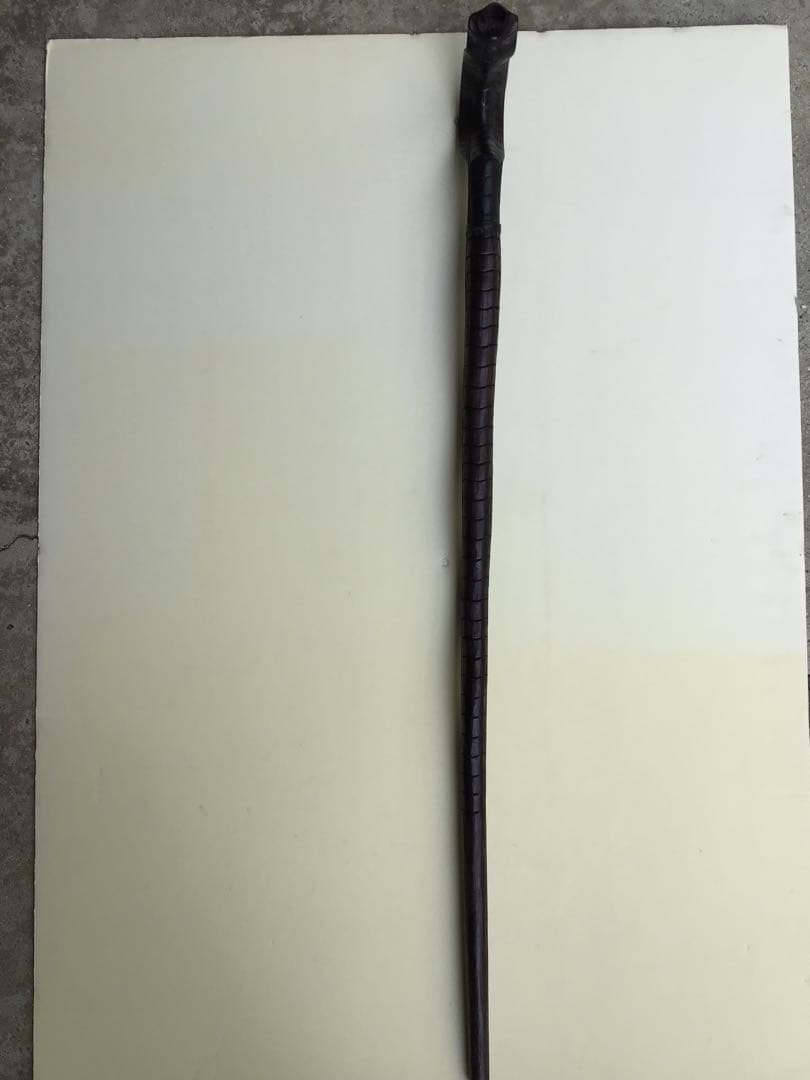 「SALE‼️」　杖 コブラ模り　木彫り [約H 98cm]