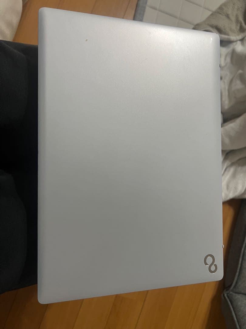 富士通 ノートPC シルバー