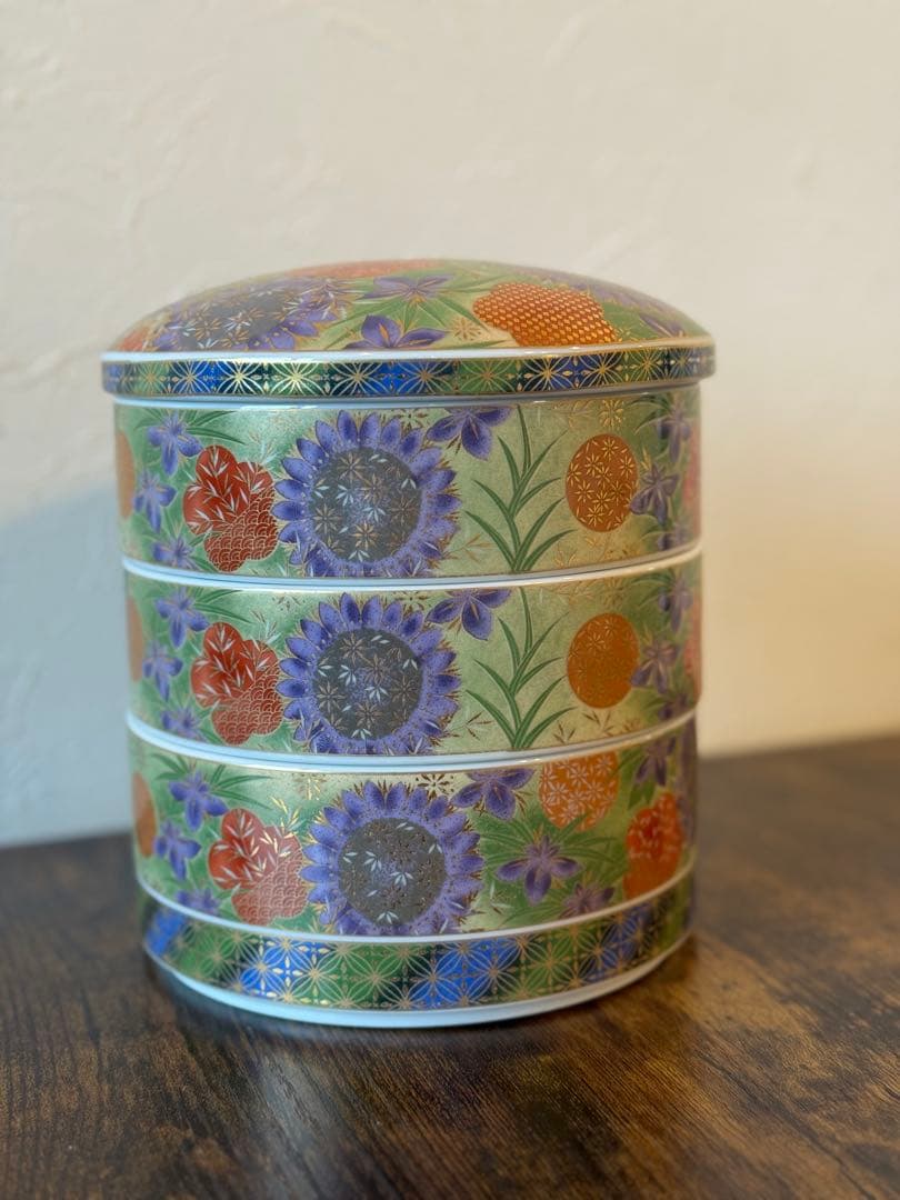 前畑陶器 庫山窯 光輪手まり三段重　 お重　重箱　お正月　古伊万里　金彩色絵