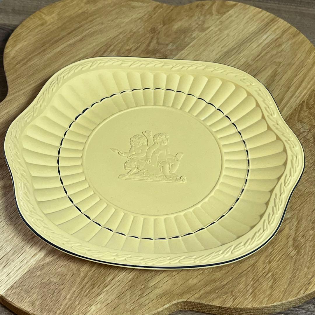 ウェッジウッド ジャスパーウェア バッカス プレート ブラックオンケインイエロー