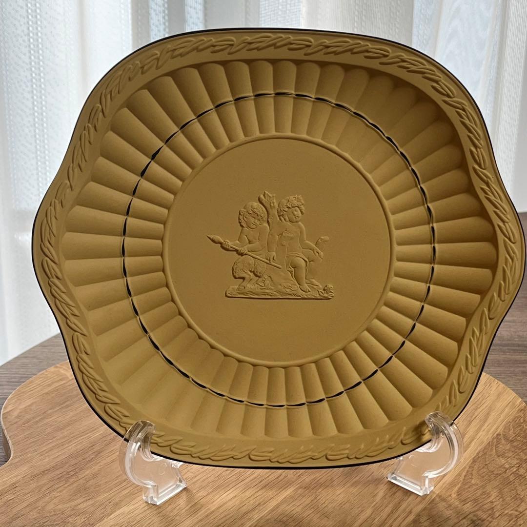 ウェッジウッド ジャスパーウェア バッカス プレート ブラックオンケインイエロー