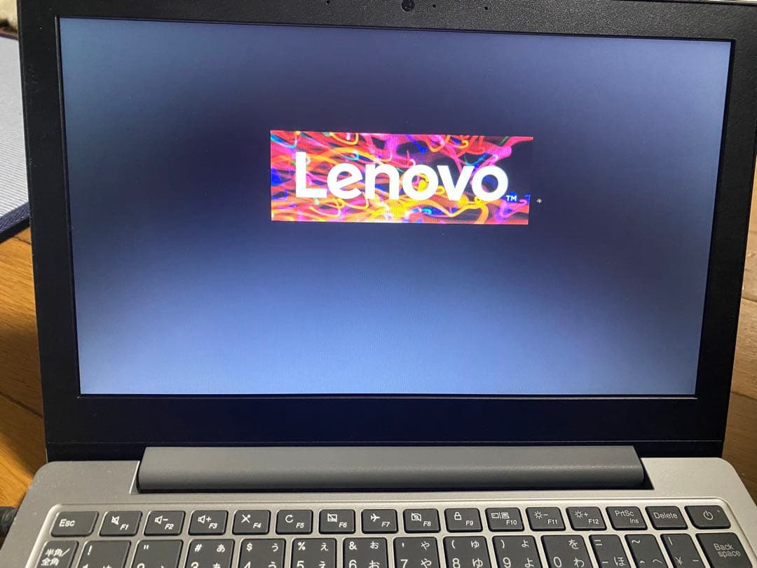 美品Lenovo ノートPC ACアダプター付き　初期化済ディスプレイ11.6型