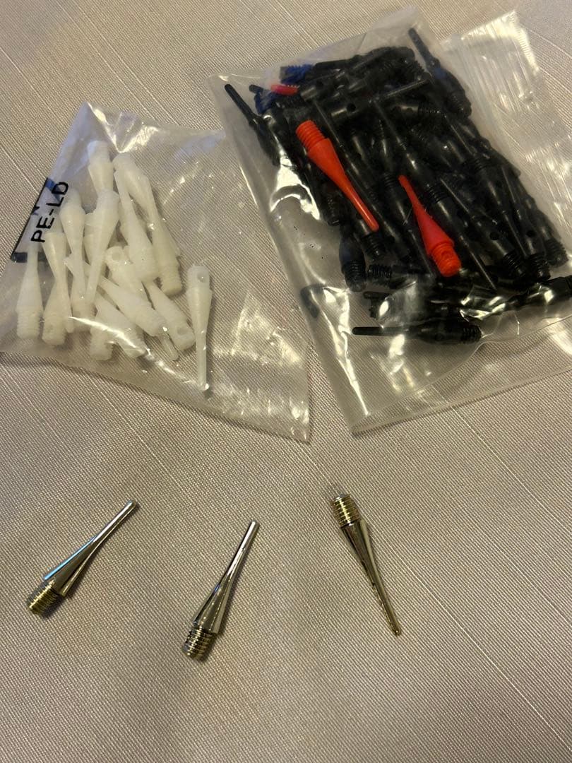 ダーツ３本セット 金属製シャフト 9本、フライト(9枚付)