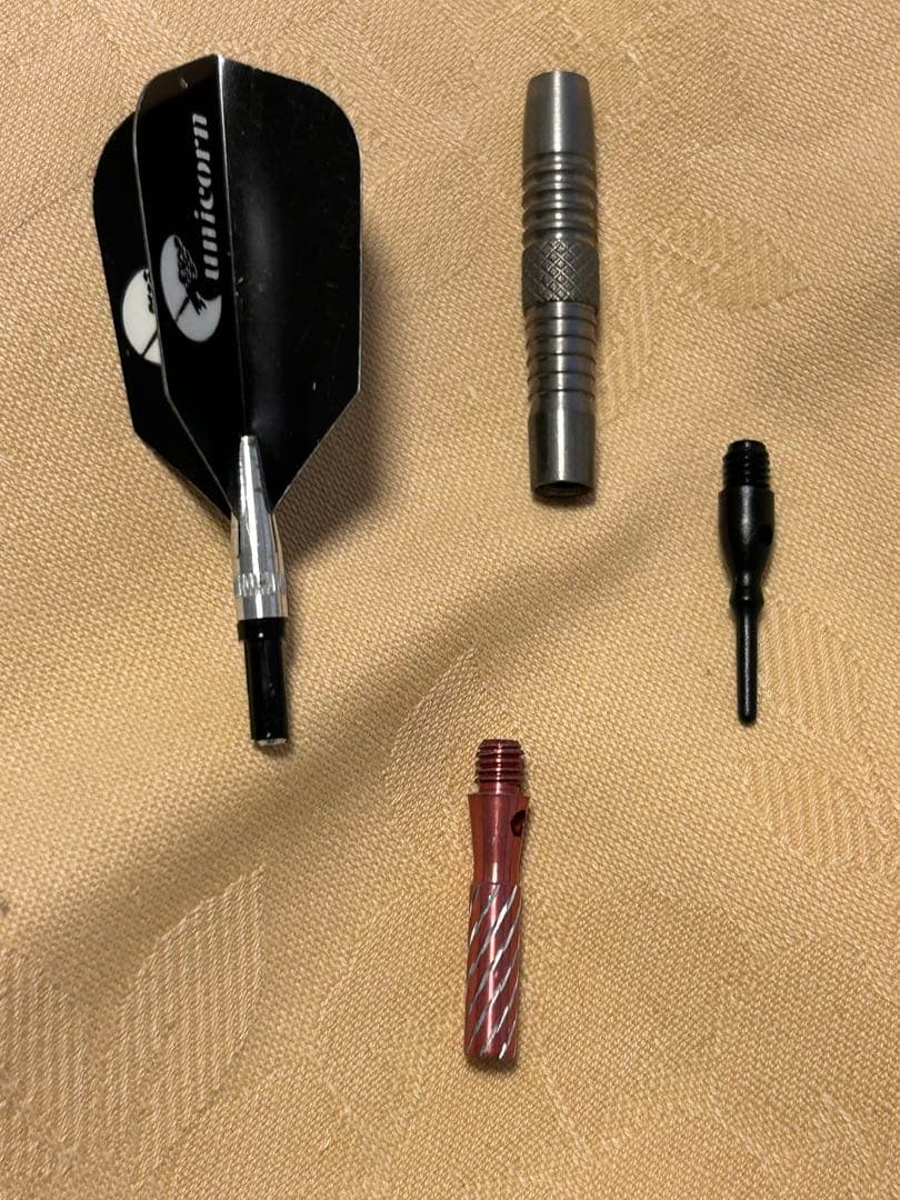 ダーツ３本セット 金属製シャフト 9本、フライト(9枚付)