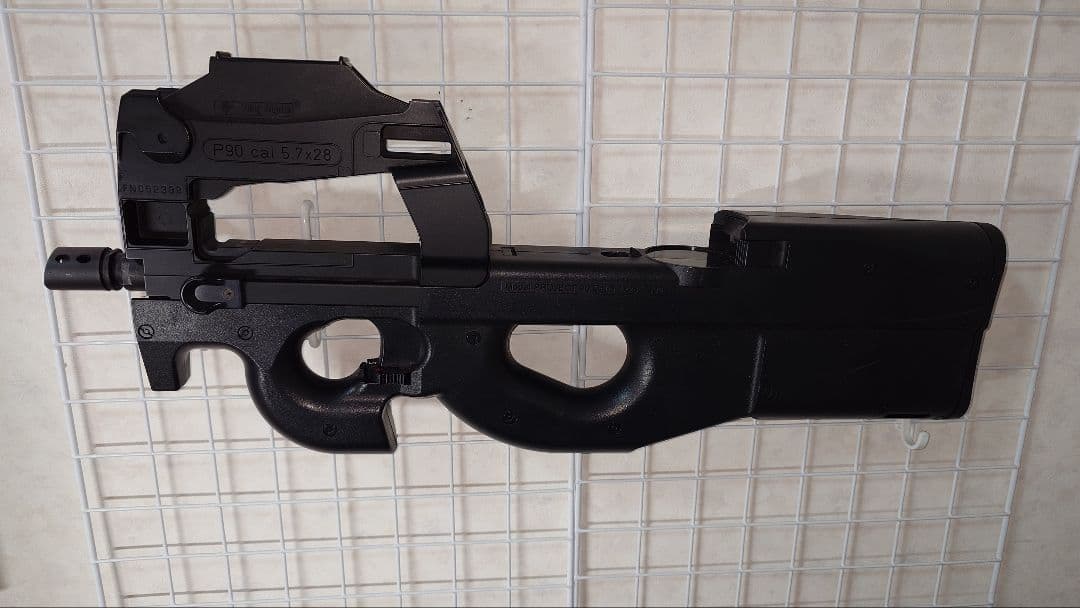 東京マルイ P-90 エアソフトガン