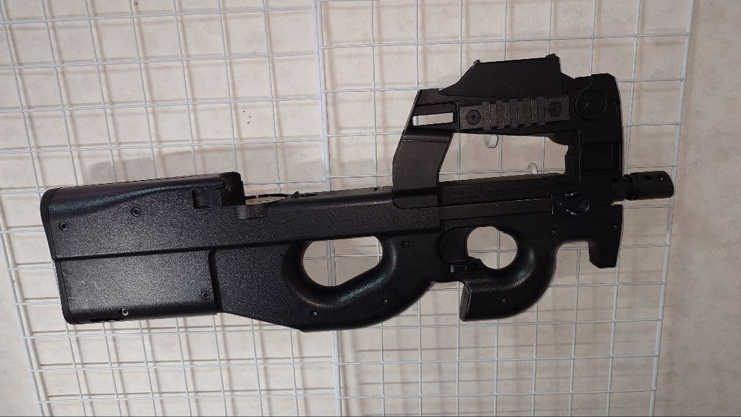 東京マルイ P-90 エアソフトガン