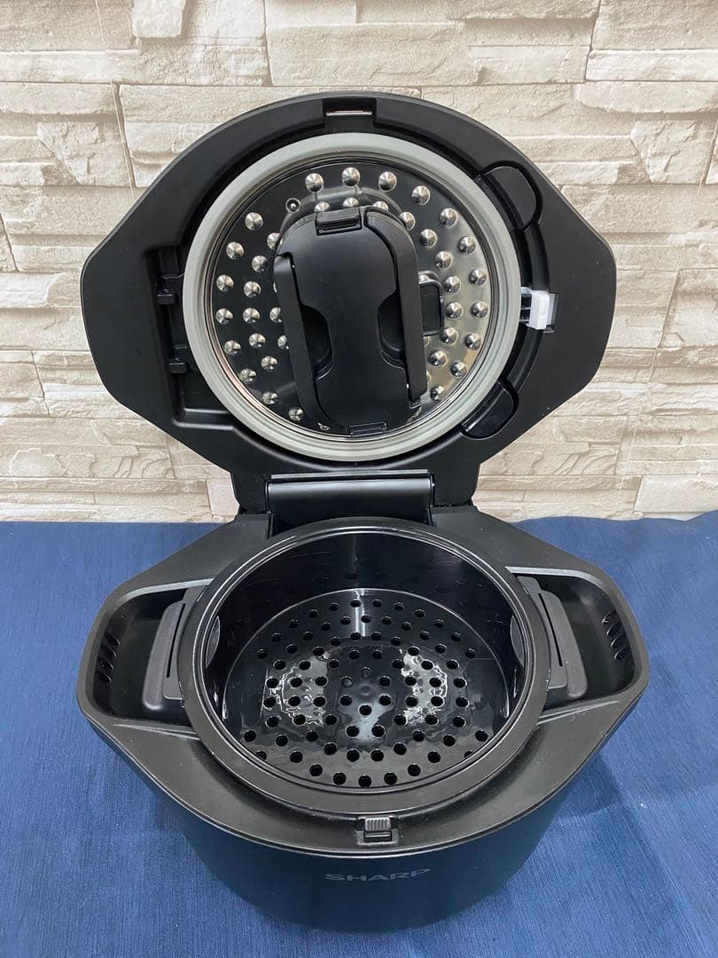 ヘルシオ 水なし自動調理鍋 ブラック　KN-HW16G-B 23年製 sharp