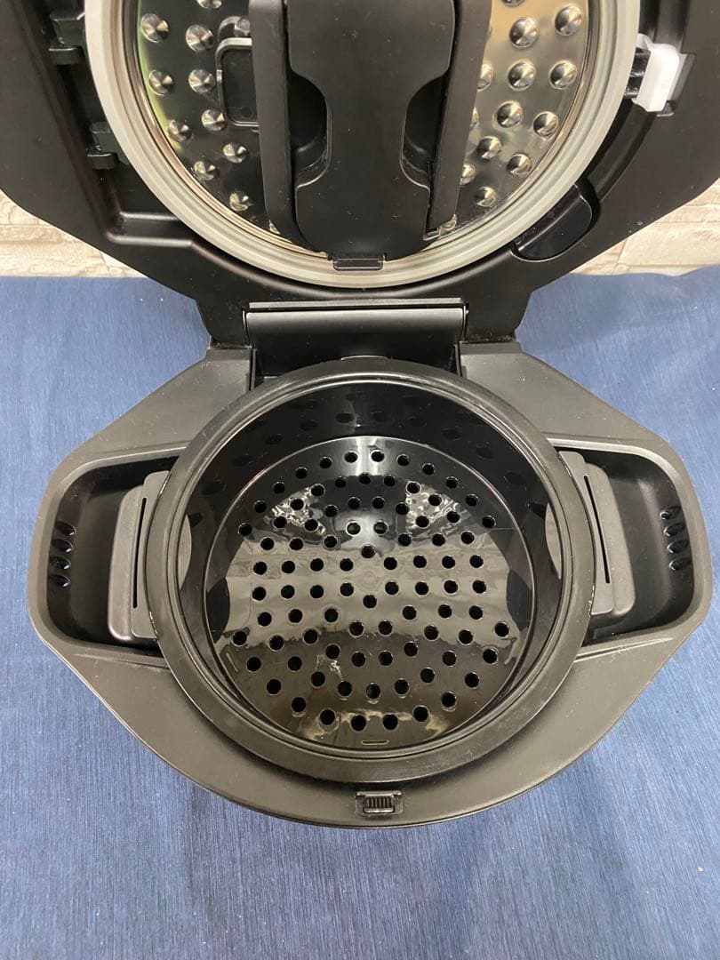 ヘルシオ 水なし自動調理鍋 ブラック　KN-HW16G-B 23年製 sharp