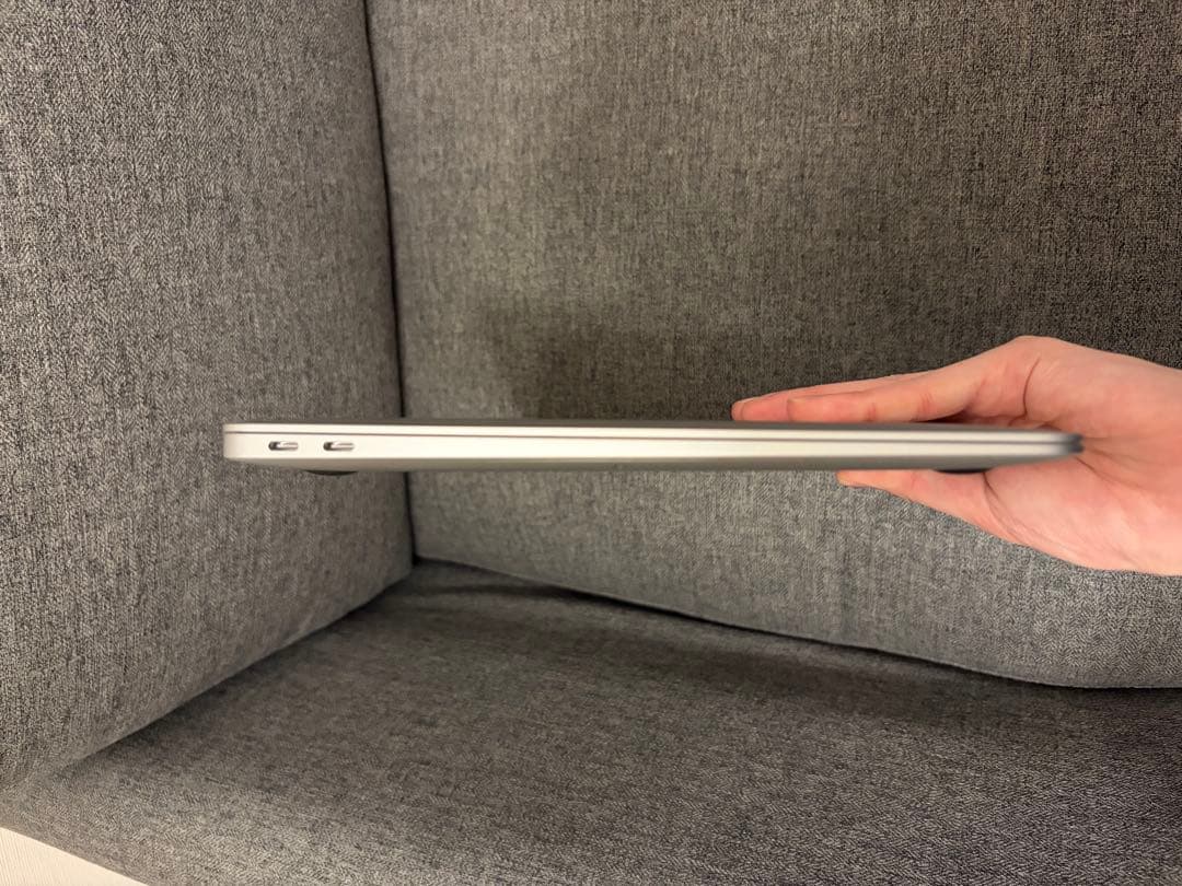 MacBook Air 8GB 初期化済み　2019 充電器付き
