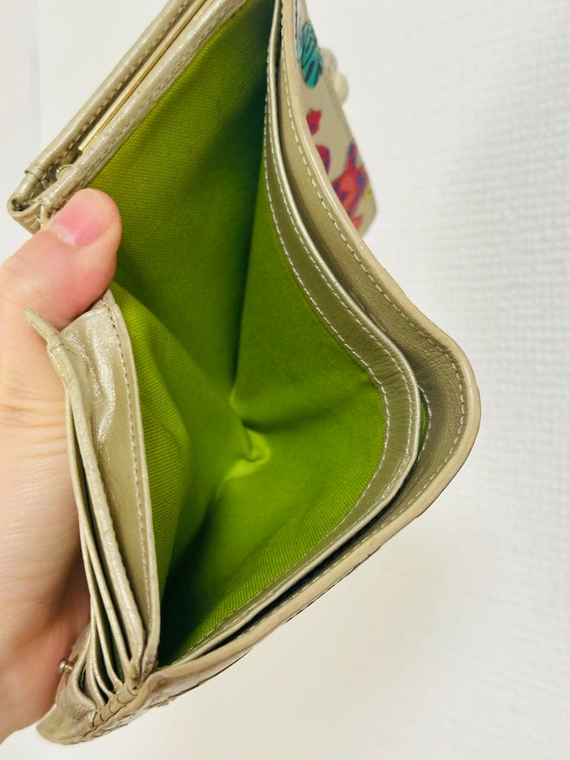 【レア】ヴィヴィアンウエストウッド　二つ折り財布　カエル柄　個性的デザイン
