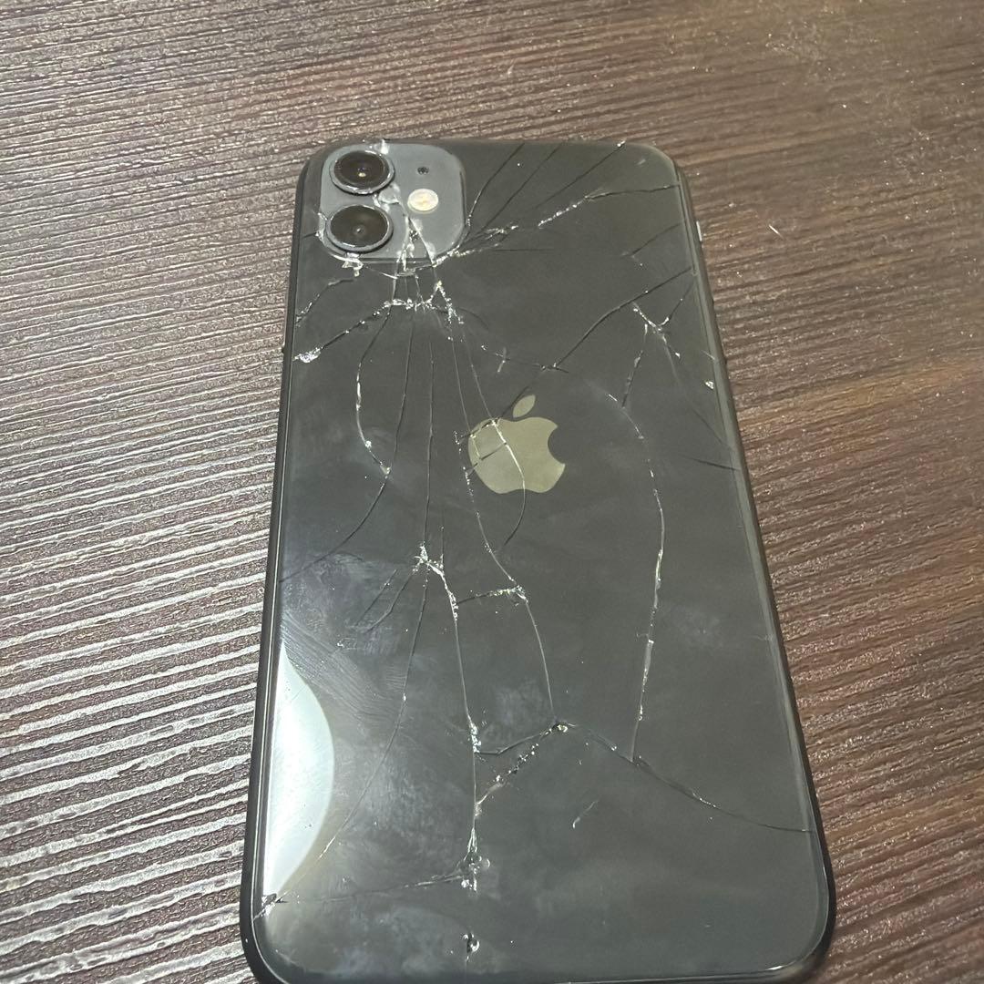i*e様 Apple iPhone 11 ブラック 背面ひび割れ 安心データ削除