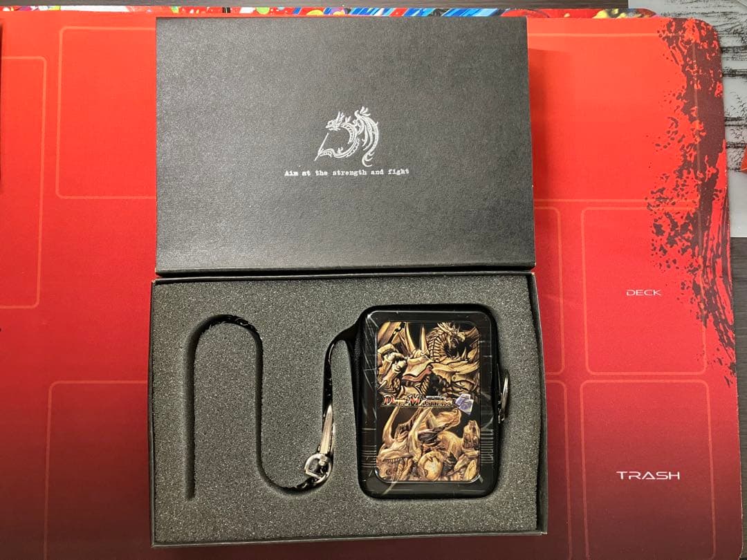 デュエル・マスターズ コレクターズBOX メタルデッキケース・プロモカード20枚