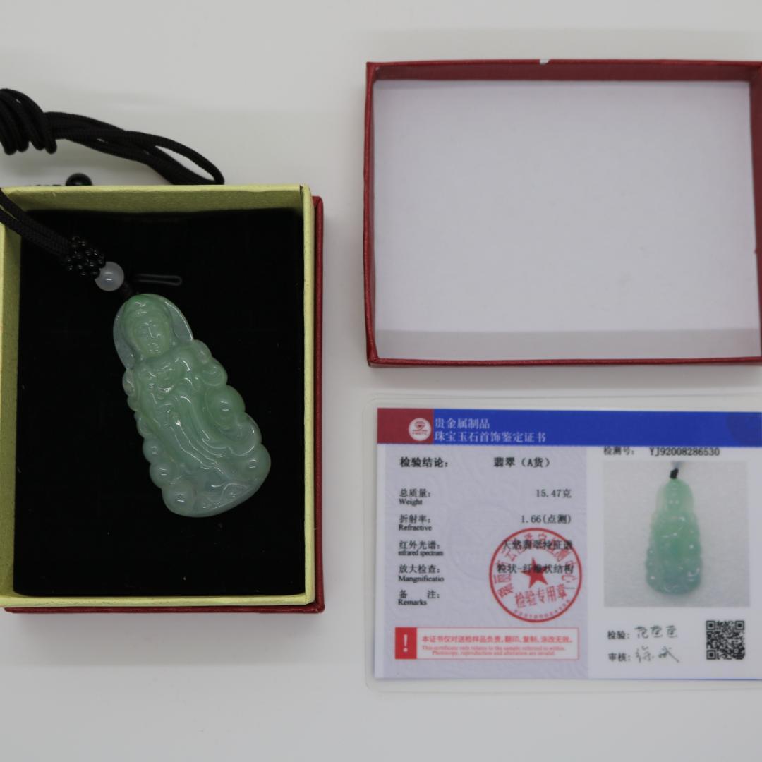観音菩薩　ミャンマー天然翡翠　ジェイダイト　ペンダントヘッド　A貨　お守り 立像