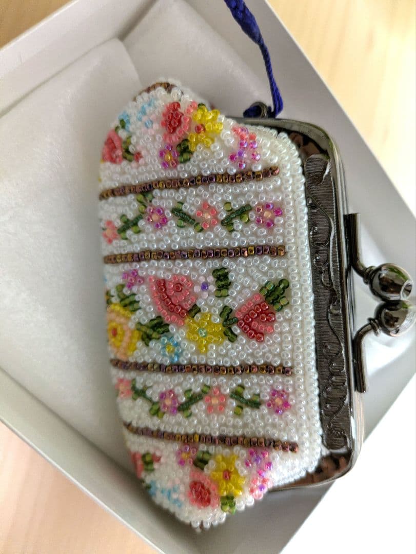 ☆新品未使用☆柏ビーズ　がま口財布