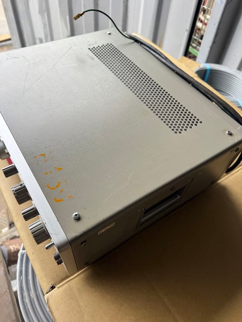 ●アンリツ MG439B 標準信号発生器 SIGNAL GENERATOR