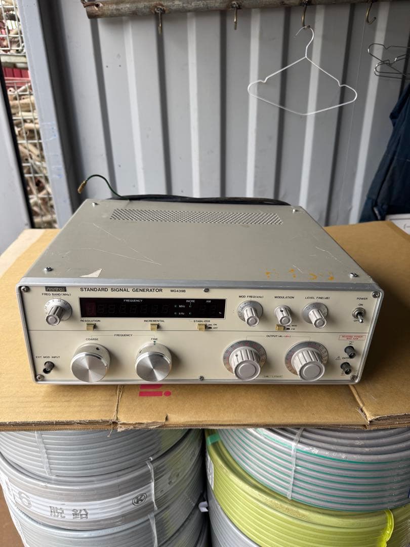 ●アンリツ MG439B 標準信号発生器 SIGNAL GENERATOR