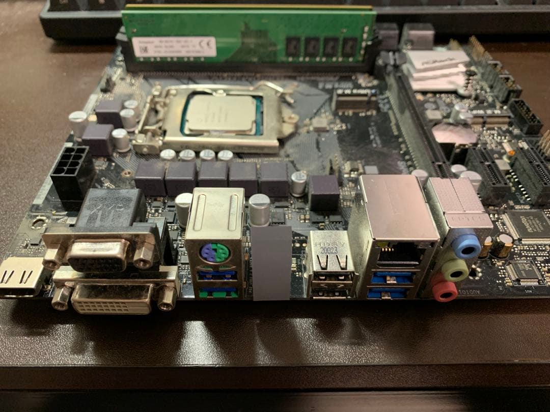 5 10400 + b460m + ddr4 8GBx2 のセット