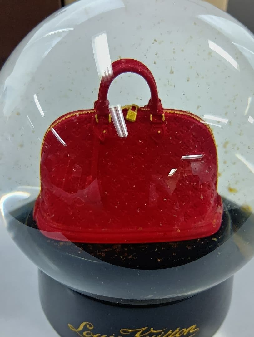 284 Louis Vuitton ルイヴィトン 赤いバッグ スノードーム