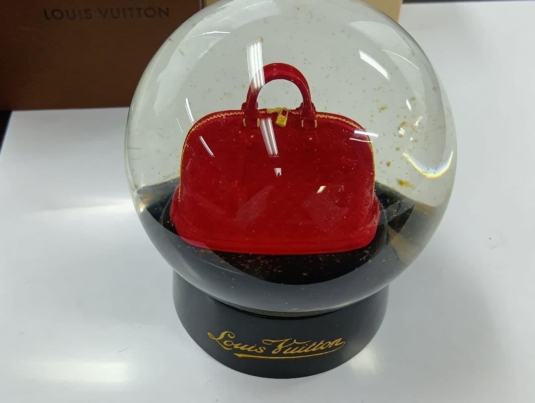 284 Louis Vuitton ルイヴィトン 赤いバッグ スノードーム