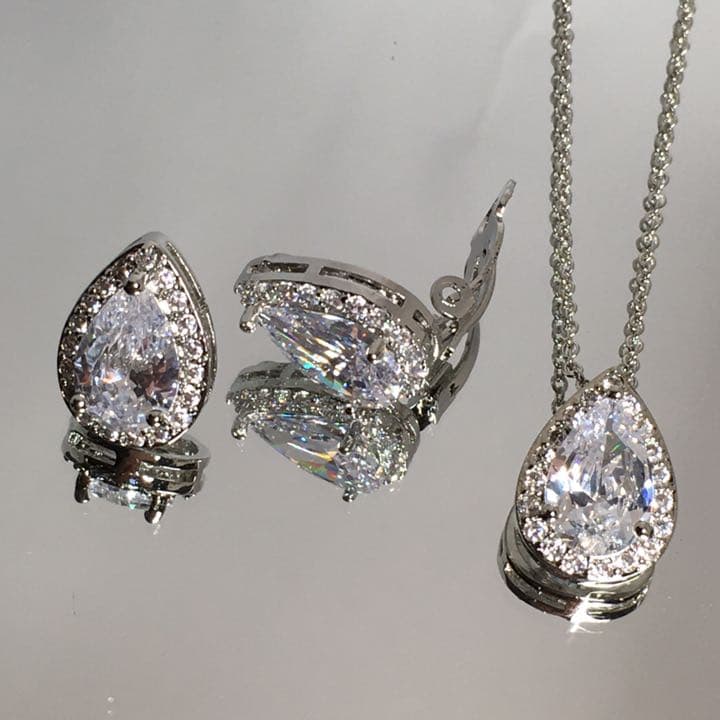 【人気ギフト商品】SWAROVSKI❤️18k刻印入 スワロフスキー❤️ヘップバーン