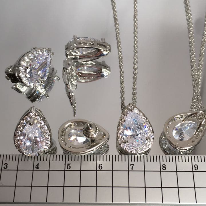 【人気ギフト商品】SWAROVSKI❤️18k刻印入 スワロフスキー❤️ヘップバーン
