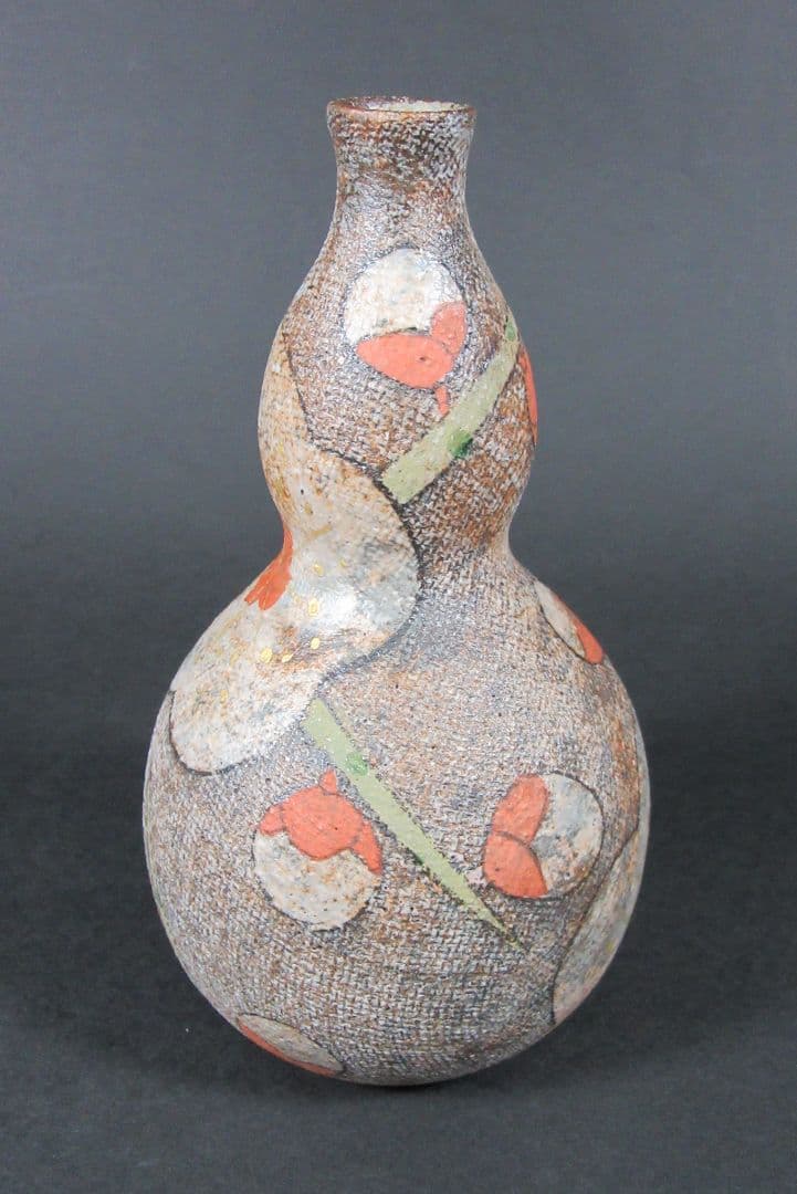 【伊藤東彦】（師）藤本能道！松井康成！。布目白梅文徳利（共箱、共布、栞コピー）。