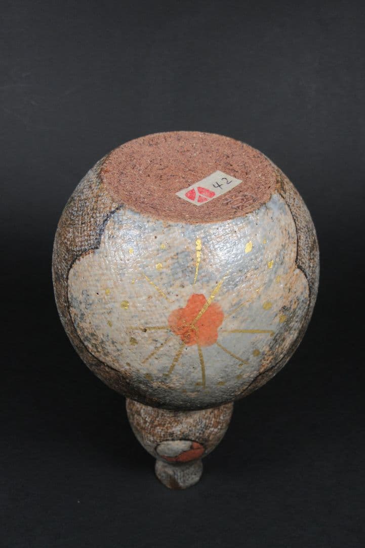 【伊藤東彦】（師）藤本能道！松井康成！。布目白梅文徳利（共箱、共布、栞コピー）。