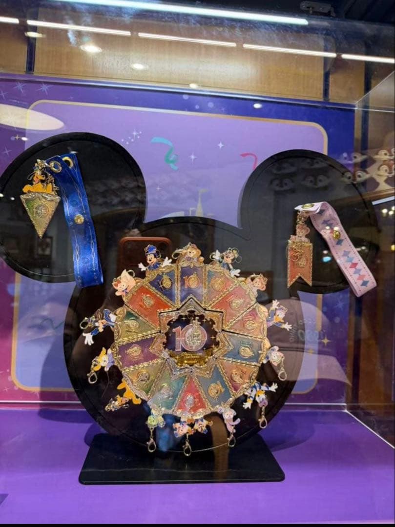 上海ディズニー10周年記念グッズ　チャーム　コンプリート　キーホルダーセット