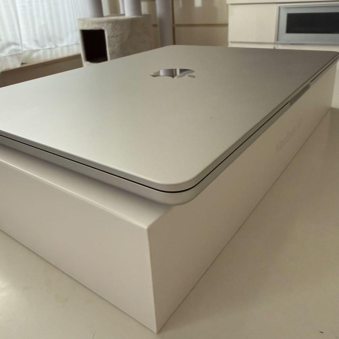 MacBook Air (M2, 13.6インチ, 16GB, 256GB)