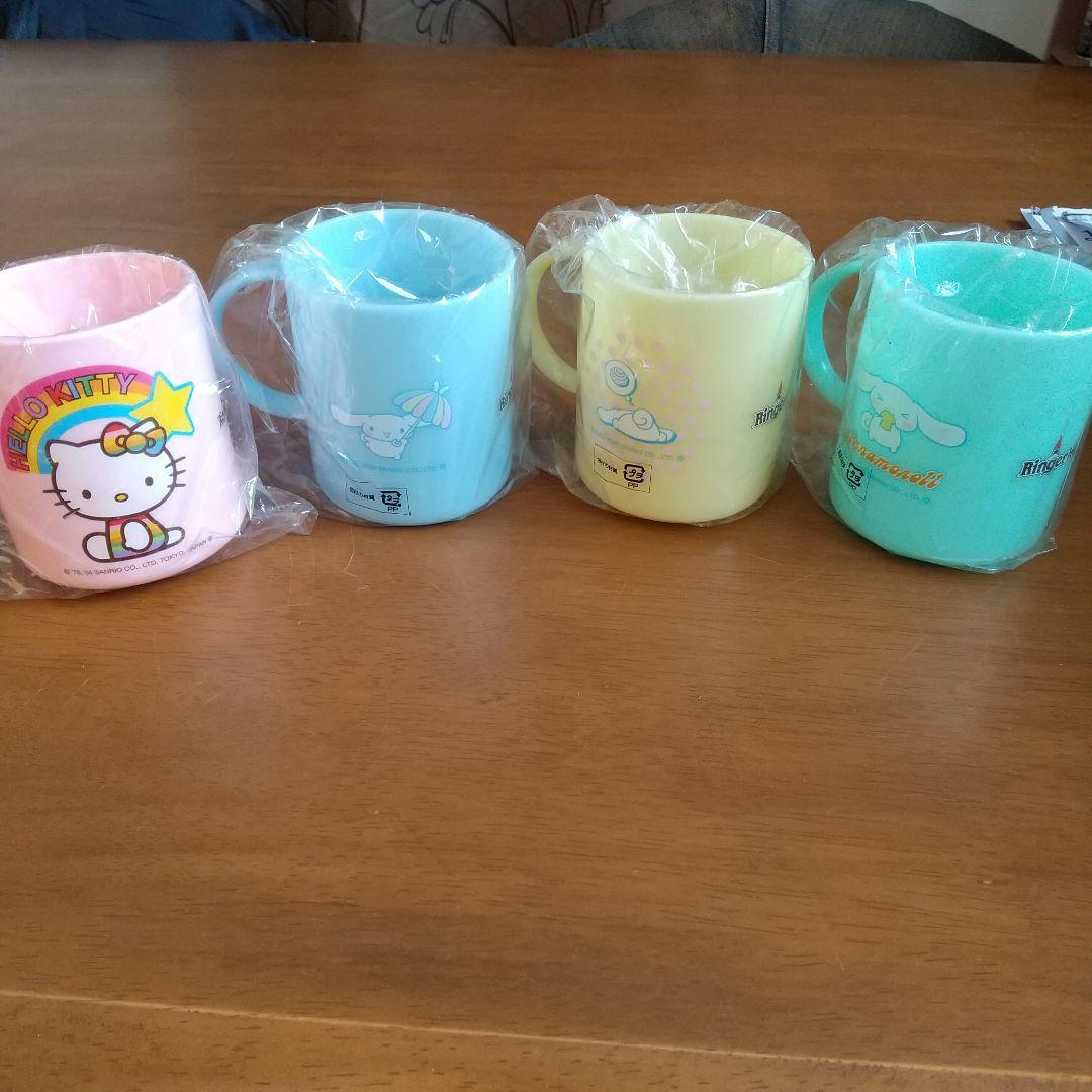 ハローキティ・シナモロール コップ4個セット